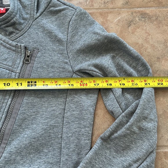 Puma Women’s Asymmetrical Zippered Hoodie. - Picture 3 of 10